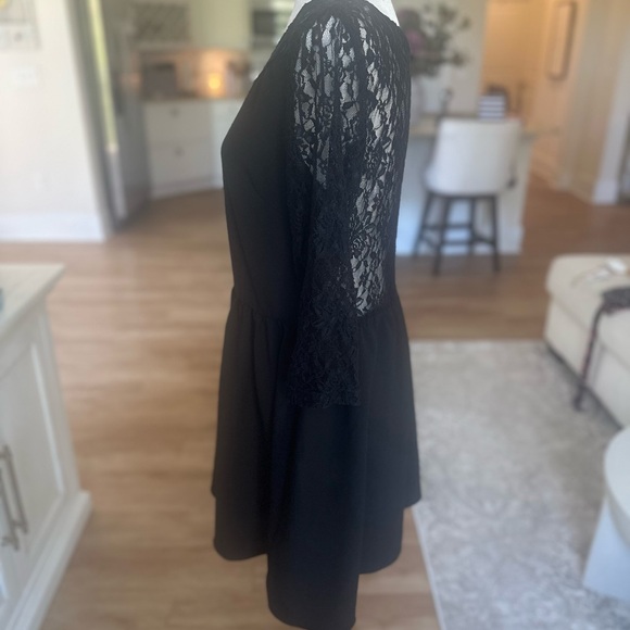 Black lace dress - Picture 4 of 5